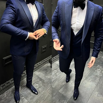 כחול כהה בגדי גברים מחויטים 3 חתיכות מעיל אפוד מכנסיים לשיא דש כפתור אחד אפליקציות החתונה סלים בהזמנה אישית בתוספת גודל